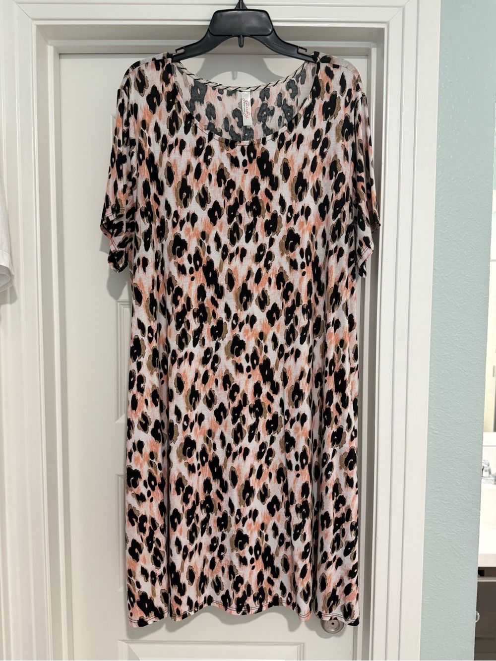 Leopard Print Short Sleeve Shift Dress in Blush